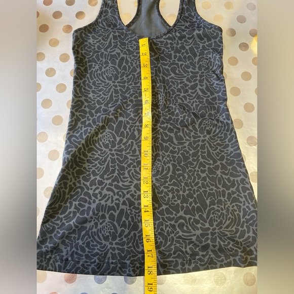 Lululemon tank top, no size - Picture 4 of 4